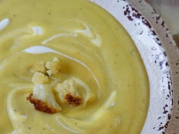 Your family will love this healthy 30 Minute Roasted Cauliflower Soup recipe!