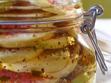 Sweet Hot Pickled Radishes