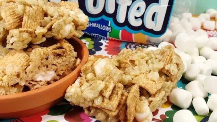 churro-inspired treat in this variation by adding Cinnamon Toast Crunch cereal and extra marshmallows