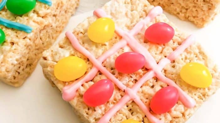 This recipe lets you have a little fun with your Rice Krispies Treats by adding a cute tic-tac-toe game on top using candy melts and jellybeans! 