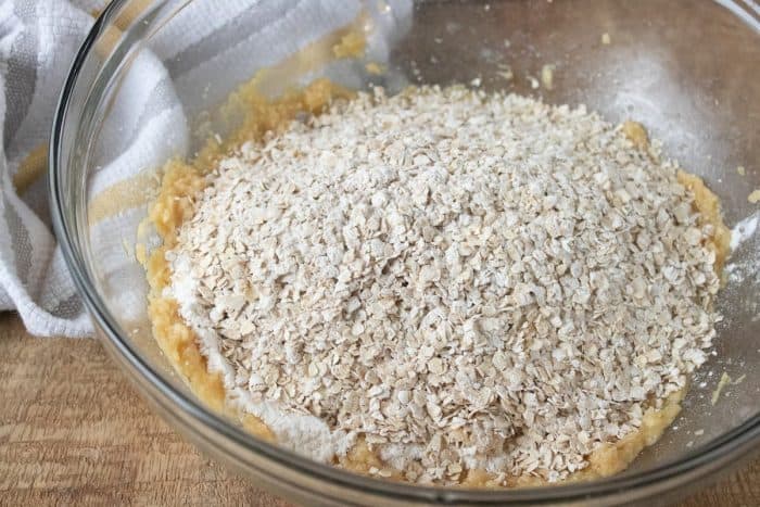 In a separate bowl, combine the quick oats, all-purpose flour, pumpkin pie spice, baking powder, baking soda, and salt.