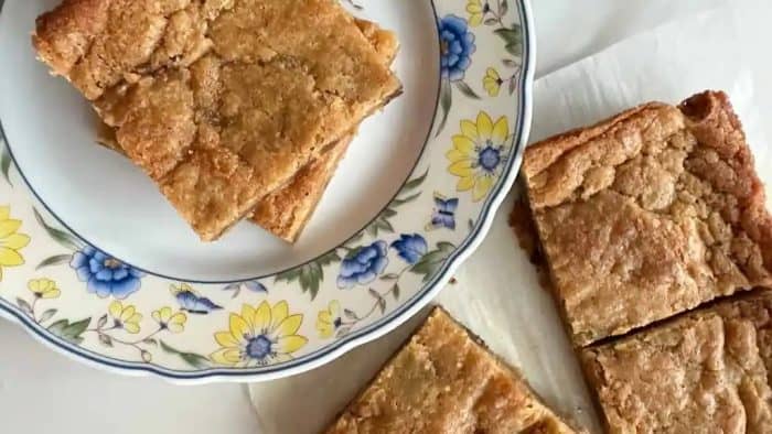 These treats are gooey, rich, and perfectly sweet, with the added enhancement of chocolate chips for an irresistible taste and texture on a plate