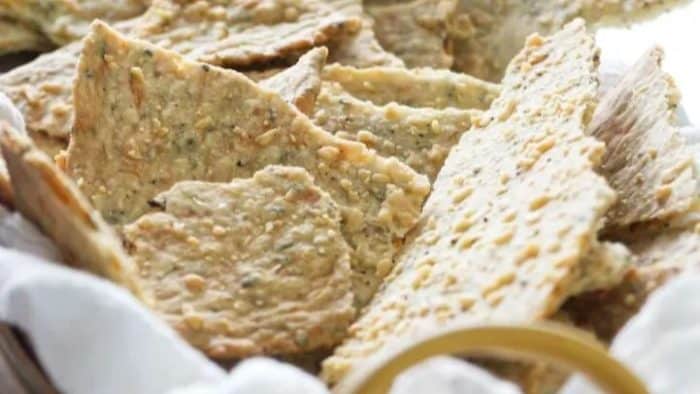 With their crisp, buttery texture and flavorful profile enriched with grated Parmesan and herbs, these crackers evoke the irresistible taste of a pizzeria experience.