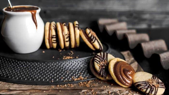Luxuriate in the exquisite layers of dulce de leche and coconut, a lavish twist on the classic South American sandwich cookies.