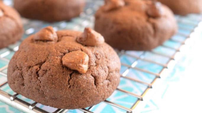 These cookies offer a delightful chewiness unique to the Japanese rice cake, mochi, blended into a cookie format.