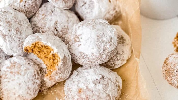 These cookies, with their distinctive spicy kick from the anise and powdered sugar coating, are a timeless winter favorite.