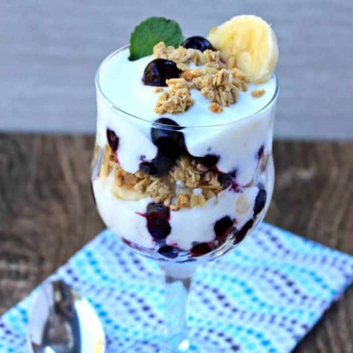 Layered with juicy blueberries, creamy Greek yogurt, crunchy granola, and soft bananas, this yogurt parfait is a harmonious blend of different textures and sweet and tangy flavors.