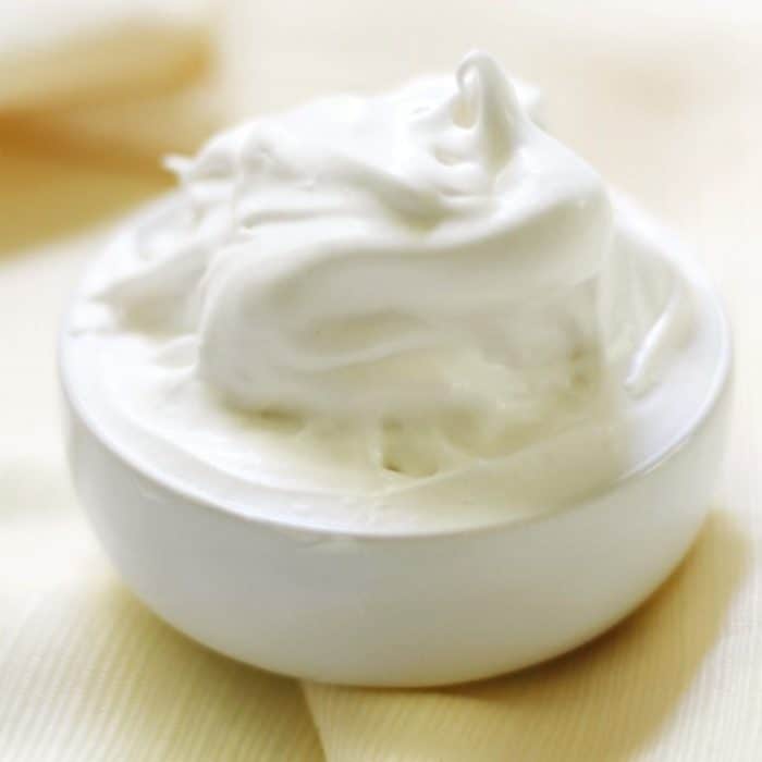 Unleash your inner child and top your cheesecake with this whimsical, totally playful, and completely sugar-free vegan marshmallow fluff.