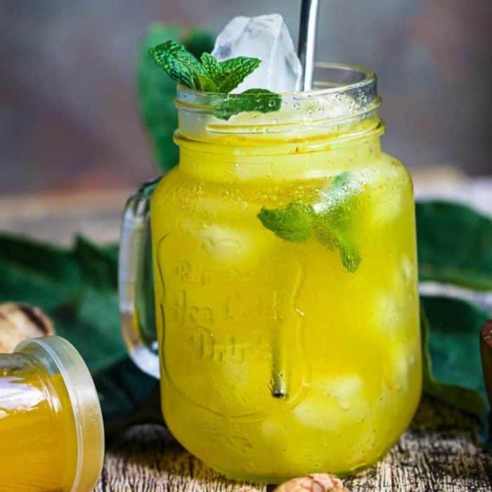 Tangy with a bit of a kick, this recipe for an Indonesian herbal drink combines antioxidant- and nutrient-packed superstars like ginger, turmeric root, and lemon juice.