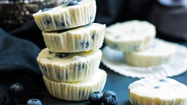 This unique dessert provides just that, with a mix of lemon and plain Greek yogurt, fresh blueberries, a dash of vanilla, and a drizzle of honey frozen in cupcake liners