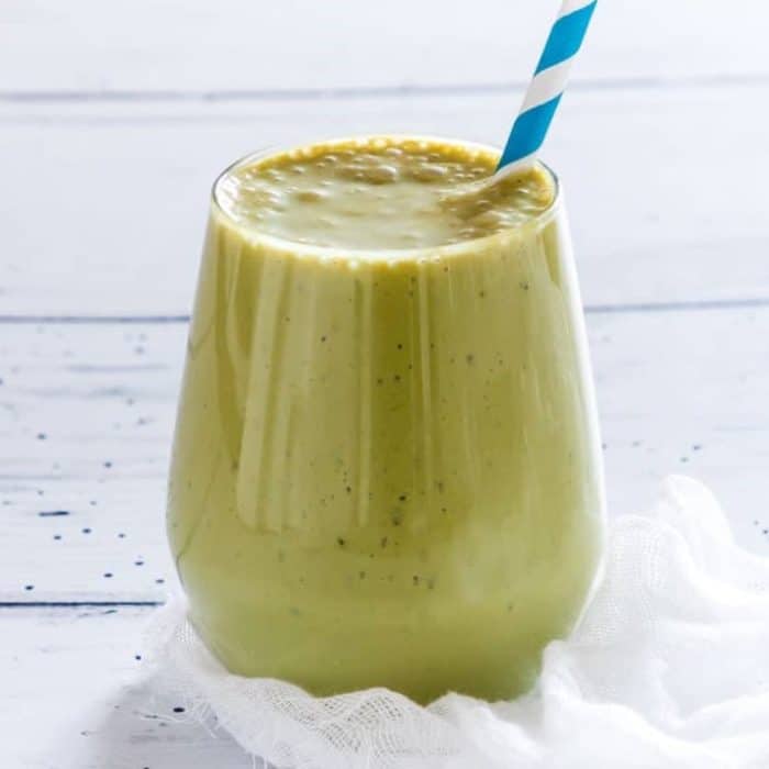 Matcha makes the natural sweetness of ripe, juicy peaches come through in this smoothie, grounding the fruity taste with its earthiness. 