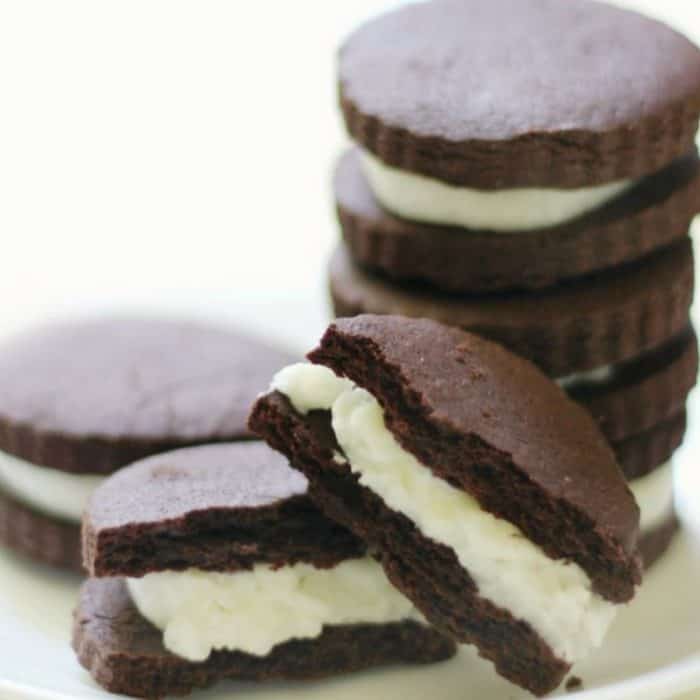 With a crisp cocoa exterior and a smooth, creamy vanilla filling, they’re the perfect copycat of the beloved classic that’s crafted to accommodate your dietary needs. 