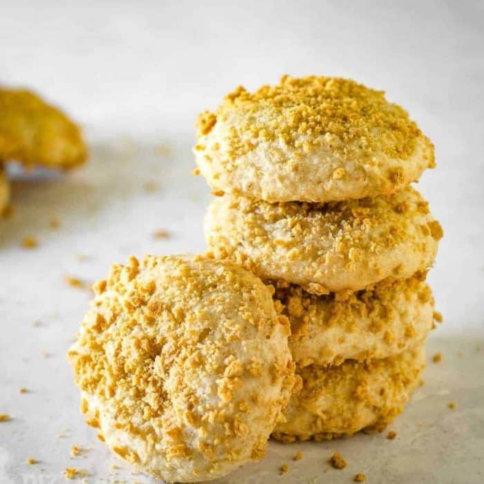 Instead, consider using them for these cookies, which blend the fruity sweetness of overripe bananas with the nuttiness of graham cracker crumbs for a simple and comforting flavor. 