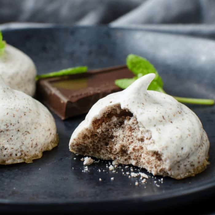 Crafted with just a handful of ingredients, these meringue kisses boast a crisp texture and a fusion of rich bittersweet chocolate with a refreshing hint of peppermint. 
