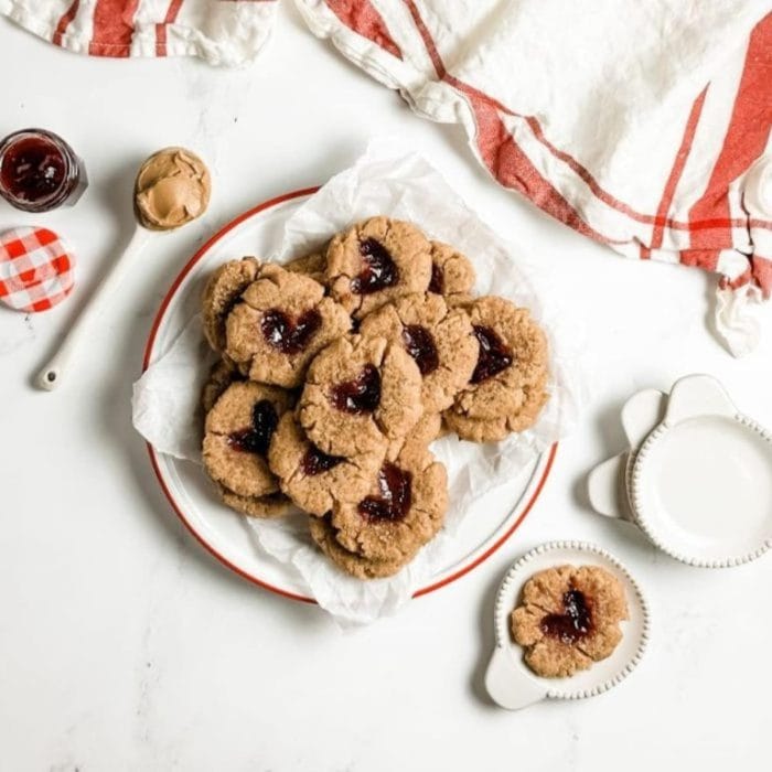 Featuring a heart-shaped dollop of strawberry jam cradled by a golden brown peanut butter base, you’ll enjoy sharing a batch of these with your loved ones to brighten up their day and share warm, intimate conversations.