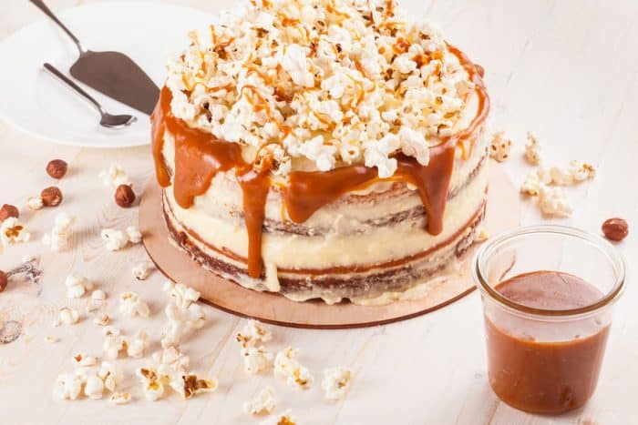 Cake with hazelnuts and homemade salted caramel