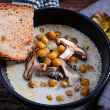 earthy taste of mushrooms, the smoothness of potatoes, and the tender bite of spinach, all crowned with a crispy chickpea topping. Plus, the chickpeas are the crunchy croutons