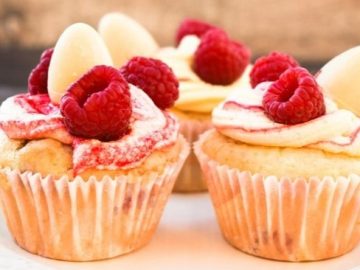 These Easter raspberry white chocolate cupcakes perfectly marries the tartness of raspberries and the sweetness of white chocolate. 