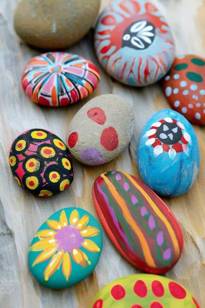 With a splash of paint, kids can create vibrant patterns or lovely flowers on pebbles. These can add personal charm to Mom's garden or adorn her office desk.