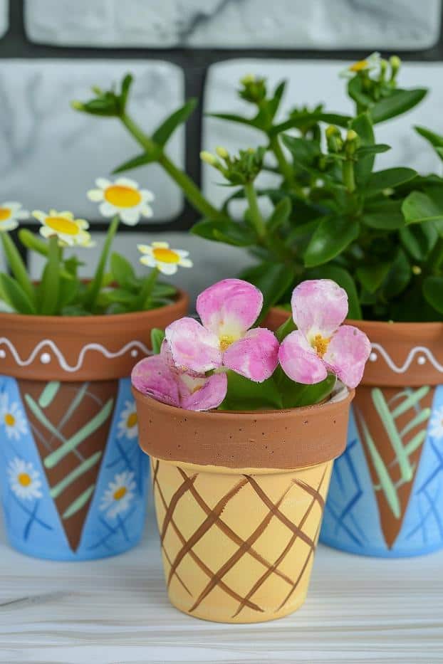This lets you serve up a delicious scoop of charm and nostalgia. Your beloved flowers can function as the “sweet treats!” 