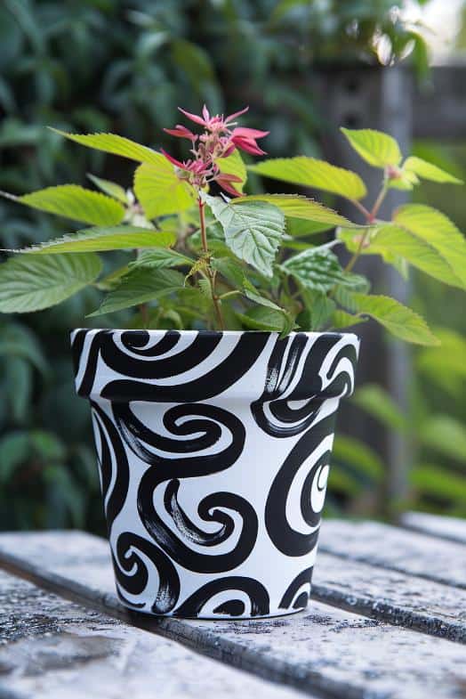 Black swirls on a white backdrop (and vice versa!) are ideal for a modern, sophisticated style. 