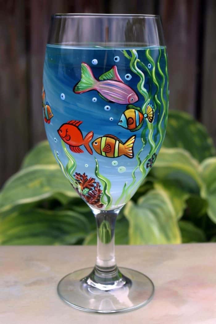 This glass captures the essence of an underwater scene with a colorful array of coral, fish, and marine life. 