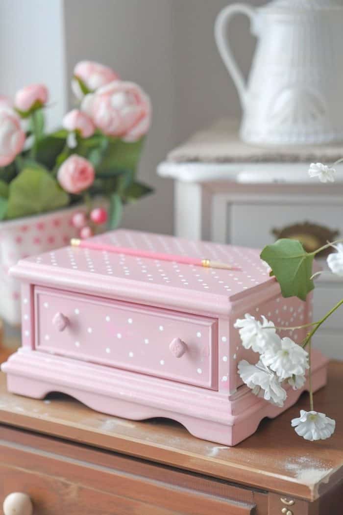 For a charming and easy-to-achieve decoration, dip the eraser end of a pencil into paint and gently press it onto the surface of the jewelry box. 