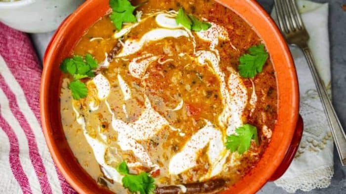Masoor dal or red lentils are the superstars of this velvety sattvic stew with tomatoes, cilantro, and curry leaves, subtly kissed by a medley of spices, including cumin, coriander, cinnamon, and cardamom. 