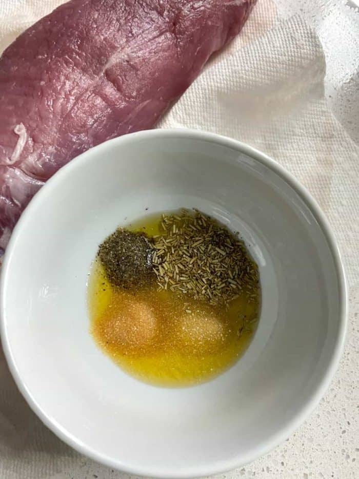 Mix together half the olive oil with dried rosemary, garlic powder, onion powder, salt, and black pepper in a bowl.