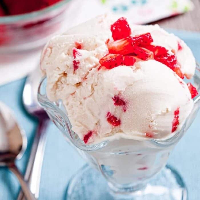 Cool down with a scoop of this dairy-free ice cream that uses all plant-based ingredients without compromising on creaminess. Pair it with fruits, syrups, or sprinkles for extra fun!