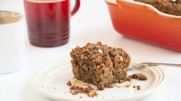 With the warm aroma of cinnamon mingling with the nutty crunch of almonds and the slight sweetness of apples, this cake delights all your senses.
