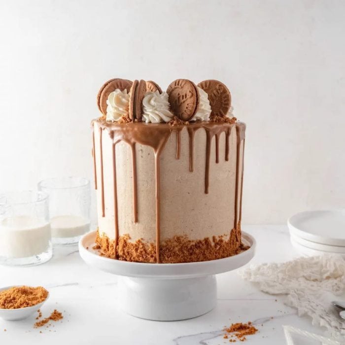 A breathtaking, spotlight-worthy concoction, this Biscoff drip cake features a fluffy sponge punctuated with bits of Biscoff cookies, all enveloped in a silky Swiss meringue buttercream kissed with cookie butter. 