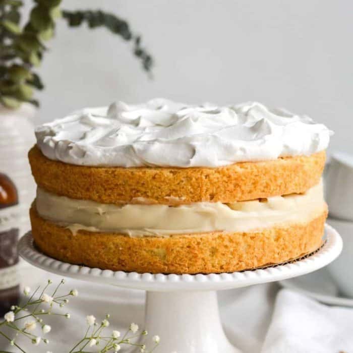 For an inventive twist on the classic banana cream pie cake, go for this recipe with layers of tender banana-flavored cake, creamy vanilla pudding, and fresh banana slices. 