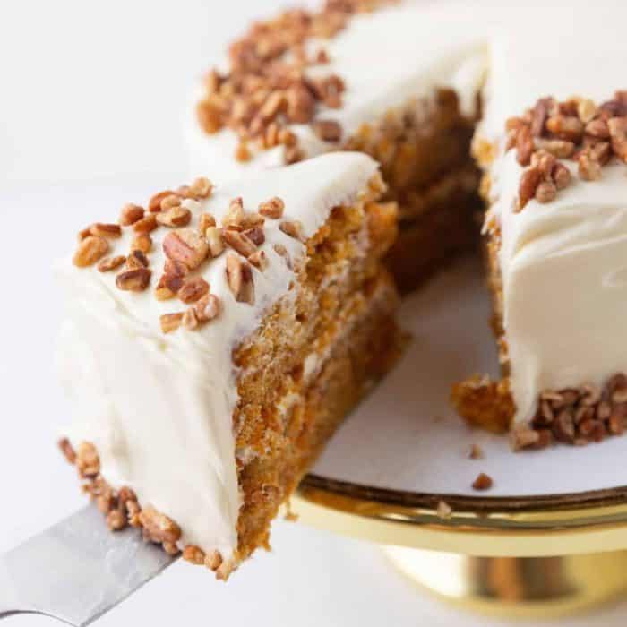 Homemade baked goods don’t get any better than this vegan carrot cake. Each forkful provides a harmonious blend of finely grated carrots and a tantalizing mix of warm spices, along with a tender crumb. 