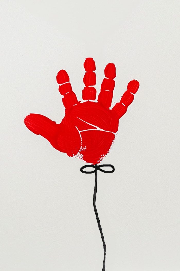 Young kids will have a blast creating this simple yet adorable handprint painting.  They simply have to use a red handprint to represent a balloon against a plain background. Then they can paint a black string trailing from its base.